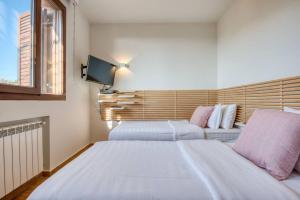 Ein Bett oder Betten in einem Zimmer der Unterkunft Hert 3Bedroom Villa In Faraya