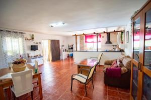 a living room with a couch and a table at EL MIRADOR in Jaén