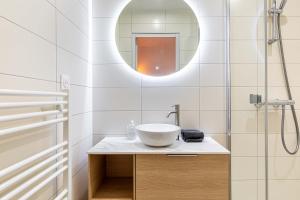 Kúpeľňa v ubytovaní Quiet apartment with terrace&AC-Le Marais/Bastille