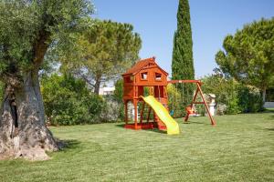 Herní místnost nebo prostor pro děti v ubytování Masseria Lamacerase By Raro Villas