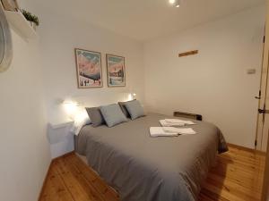 Ένα ή περισσότερα κρεβάτια σε δωμάτιο στο Inmocyma Cerler-Anayon Pie de pistas