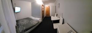 a small bathroom with a bed and a sink at 4 Pory Roku in Karpacz