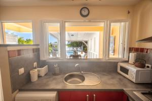 Cucina o angolo cottura di 972A - Magnificent ground floor with swimming pool