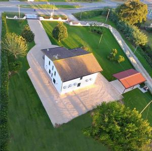 Vaade majutusasutusele Agriturismo Le Radici linnulennult