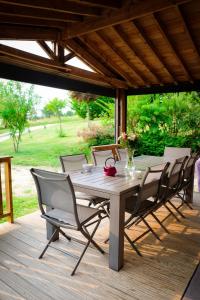Κήπος έξω από το Les Chalets du Brusquand