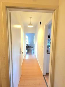 a hallway with a door leading to a dining room at Haus an der Weser - 24/7 Check-In 