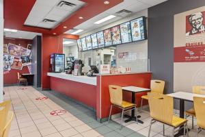 a fast food restaurant with a counter and chairs at Restauparc Motel in Casselman