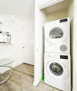 a washer and dryer in a room with a kitchen at Dual-Level Delight 2BR in Hollywood - BR4-BH in Los Angeles