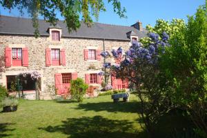 Gallery image of Au Jardin D'Eloïse in Tréméreuc