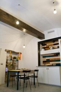 a kitchen with a table and chairs in a room at DAMMUSO in Modica