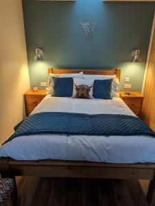 A bed or beds in a room at The Coo Shed