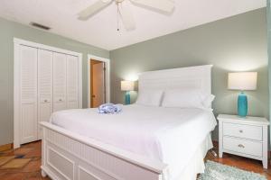 Postel nebo postele na pokoji v ubytování Seabreeze Condo B + 31 fotografií