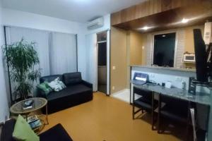a living room with a couch and a table at Flat Perto de Tudo na Savassi in Belo Horizonte
