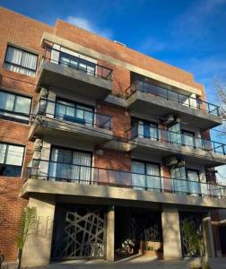 Το κτήριο όπου στεγάζεται  το διαμέρισμα +24 φωτογραφίες