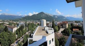 a view of a city with mountains in the background at Mont Royal balcon et piscine in Annecy