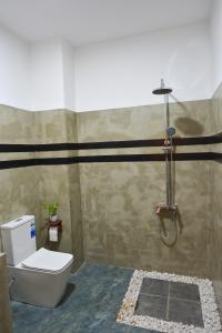 Bilik mandi di Monkey Island Hotel