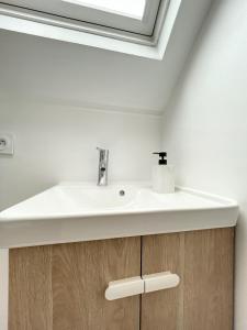 Kúpeľňa v ubytovaní Coeur de ville, T2 cosy & élégant avec jardin