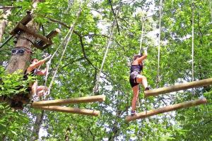 two people on a zip line in a tree at Gîte Le Duplex - 5min de la gare - Hypercentre in Phalempin