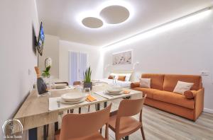 a living room with a dining table and a couch at FORESTERIA GUESTHOUSE CA' DEI BACHITT in Lierna