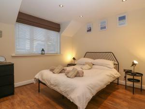 a bedroom with a bed with two pillows on it at Y Enciliad in Rhosneigr