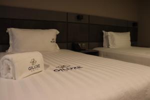 Voodi või voodid majutusasutuse Giluxe Hotel toas