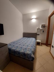 Een bed of bedden in een kamer bij Appartamento Bellaria-Igea Marina con terrazza