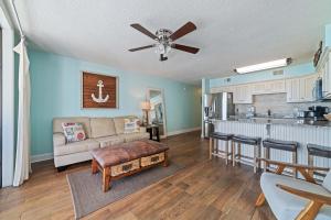 Kuchyň nebo kuchyňský kout v ubytování Seaside Beach & Racquet Club 4711