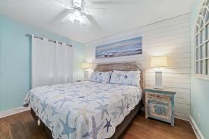 Postel nebo postele na pokoji v ubytování Seaside Beach & Racquet Club 4711 + 26 fotografií