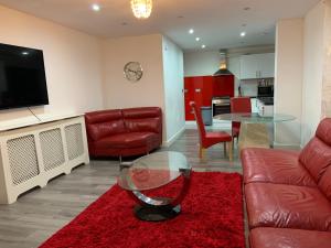 a living room with a couch and a glass table at 2 Bedroom Property Independent with Pakring in High Wycombe