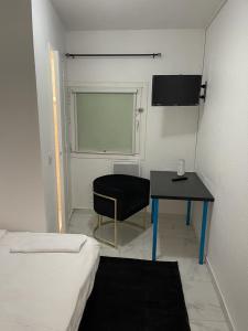 TV a/nebo společenská místnost v ubytování Fleurines Hotel