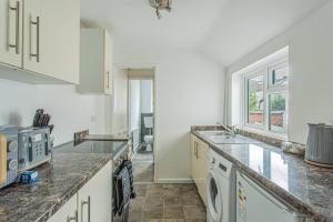 a kitchen with a sink and a dishwasher at Lorne Lodge Central Swindon in Swindon +21 photos