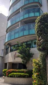 a tall building with flowers in front of it at Apartamento Frente Lagoa - RJ in Rio de Janeiro