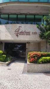 a front entrance to a building with a sign on it at Apartamento Frente Lagoa - RJ in Rio de Janeiro