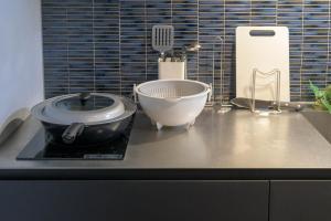 a kitchen counter with a bowl on a counter top at Nadeshiko Machiya - Vacation STAY 27197v in Fukuoka