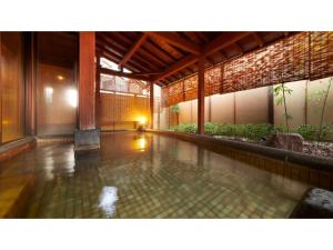 a swimming pool in a building with at Mansuirou - Vacation STAY 32143v in Misasa