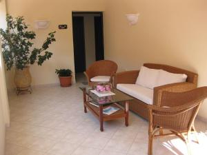 A seating area at Florena Hotel