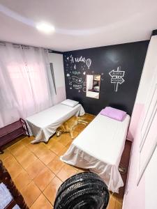 Katil atau katil-katil dalam bilik di Toca da Mona Roots Hostel