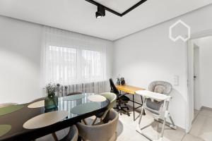 a dining room with a table and chairs at DayYoungLife mit Terrasse Grill Parkplatz in Nürnberg