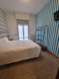 アラッシオにあるResidence Coralloのベッドルーム1室(大型ベッド1台付)が備わります。