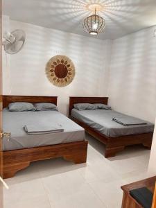 En eller flere senge i et værelse på Montañita House, con Piscina Frente al Mar, 25Pers