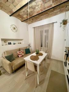 a living room with a couch and a table at Casa Vacanze - La Torre - Appartamento in Marta