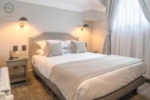 Rúm í herbergi á Hotel José Nogueira