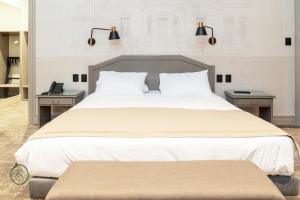 Rúm í herbergi á Hotel José Nogueira
