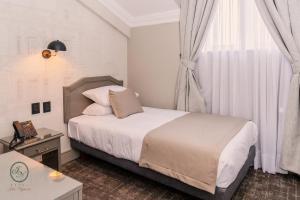 Rúm í herbergi á Hotel José Nogueira