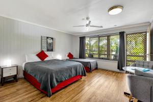 Postel nebo postele na pokoji v ubytování Sanctuary Lakes Fauna Retreat + 75 fotografií