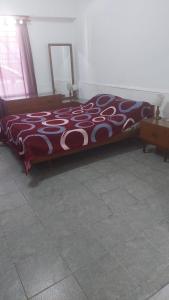 เตียงในห้องที่ Calido y Confortable Girasol