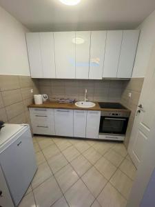 Nhà bếp/bếp nhỏ tại Apartman ARENA Doboj