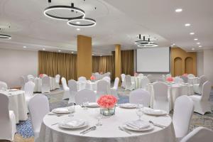 Restaurace v ubytování Holiday Inn Jeddah Corniche by IHG + 20 fotografií