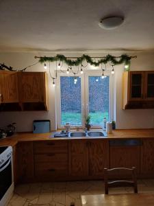 a kitchen with a christmasreath hanging over a sink at Dwór pod Sosnami Kaszuby in Ostrzyce