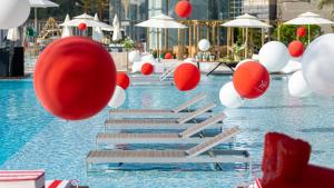 Bazén v ubytování Yeosu Calacatta Hotel & Resort nebo v jeho okolí